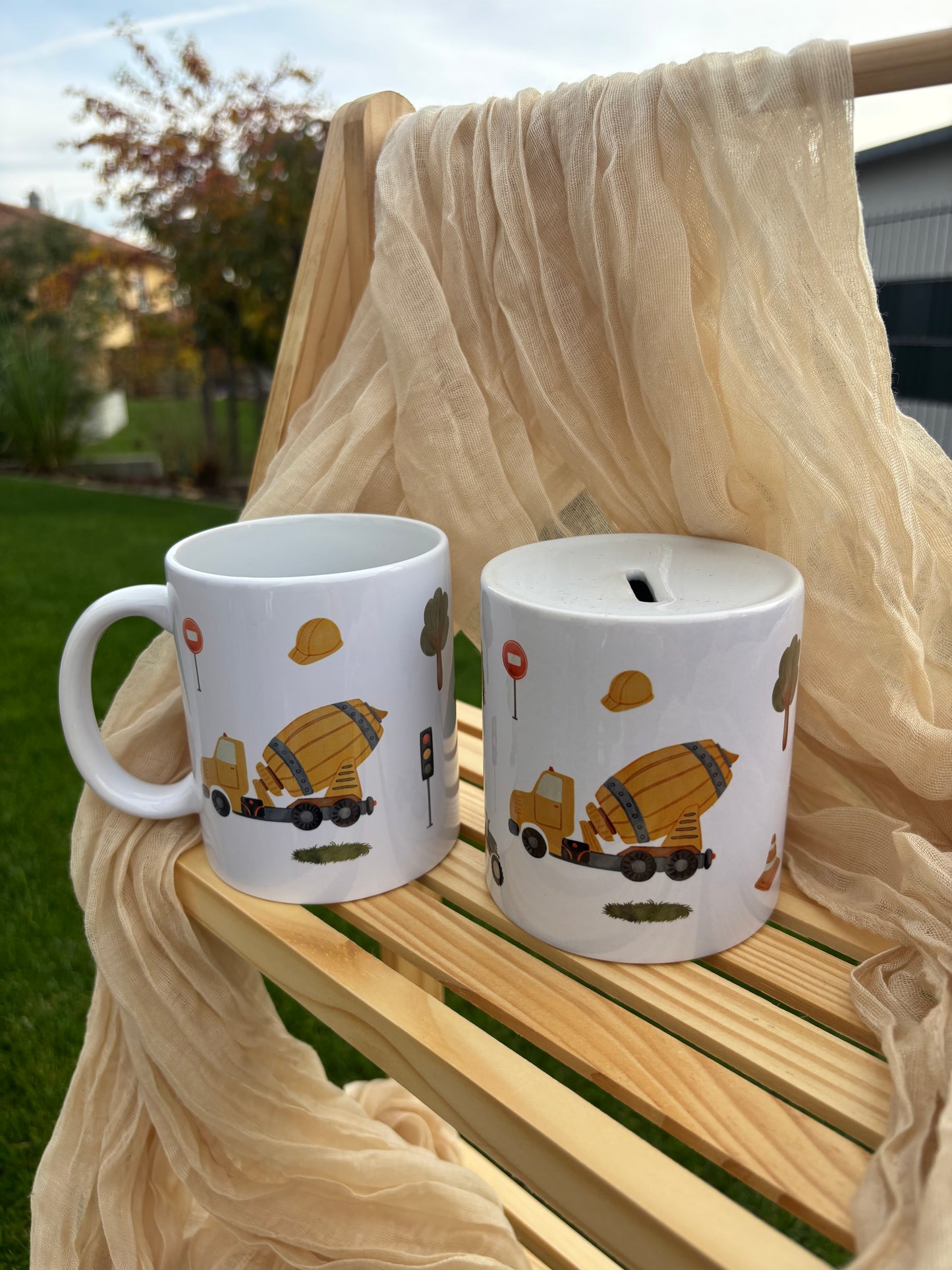 Tasse / Spardose Betonmischer, Bagger, Feuerwehrauto (Wimmelprodukt)