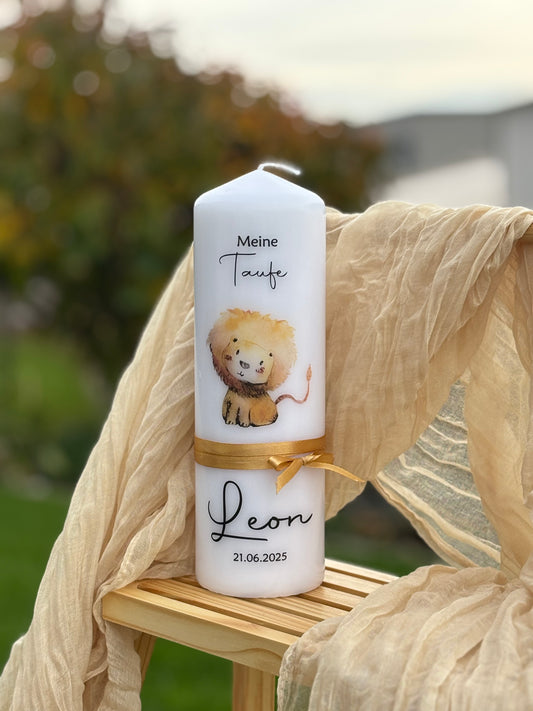 Taufkerze Löwe (Illustration von Susanne Reimann)