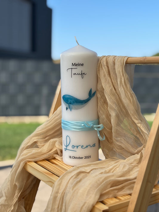 Taufkerze Wal (Illustration von Susanne Reimann)