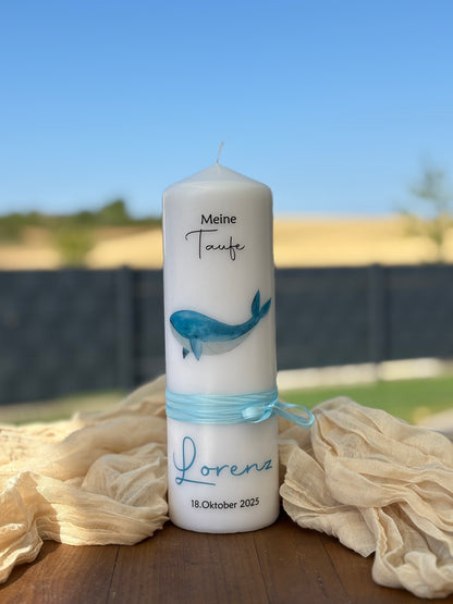 Taufkerze Wal (Illustration von Susanne Reimann)